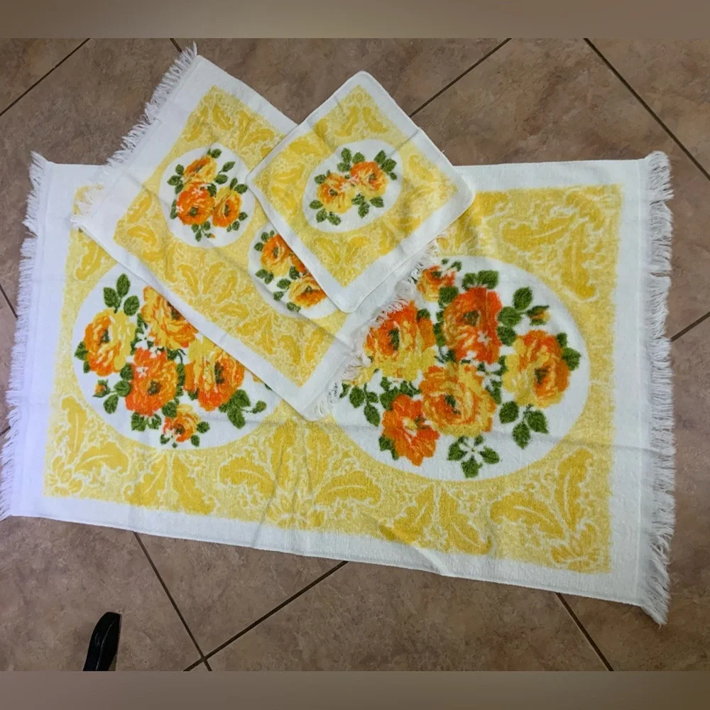 Vintage floral bath towel set